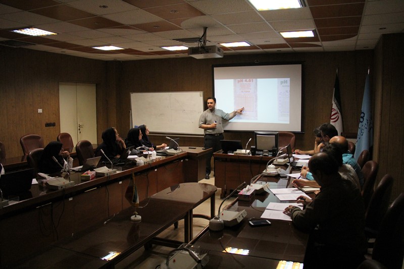 IMG 0296 برگزاری دوره آموزشی ارزیابی عدم قطعیت اندازه‌گیری با نرم افزار QMSys GUM‌ در پژوهشگاه پلیمر و پتروشیمی ایران